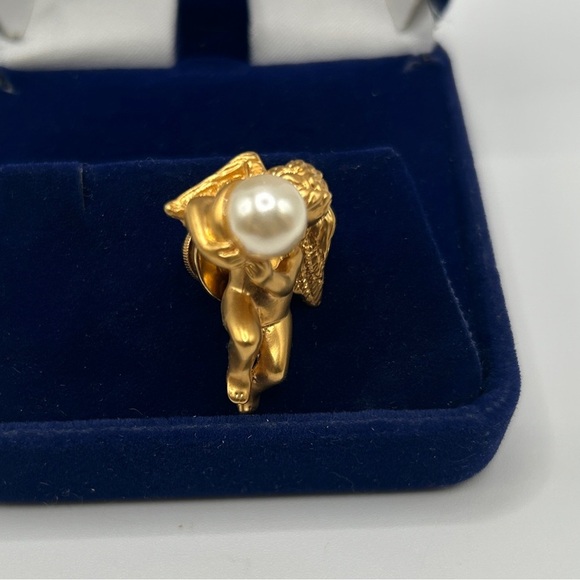 Vintage Avon Gold Pearl Angel Brooch - Picture 5 of 8